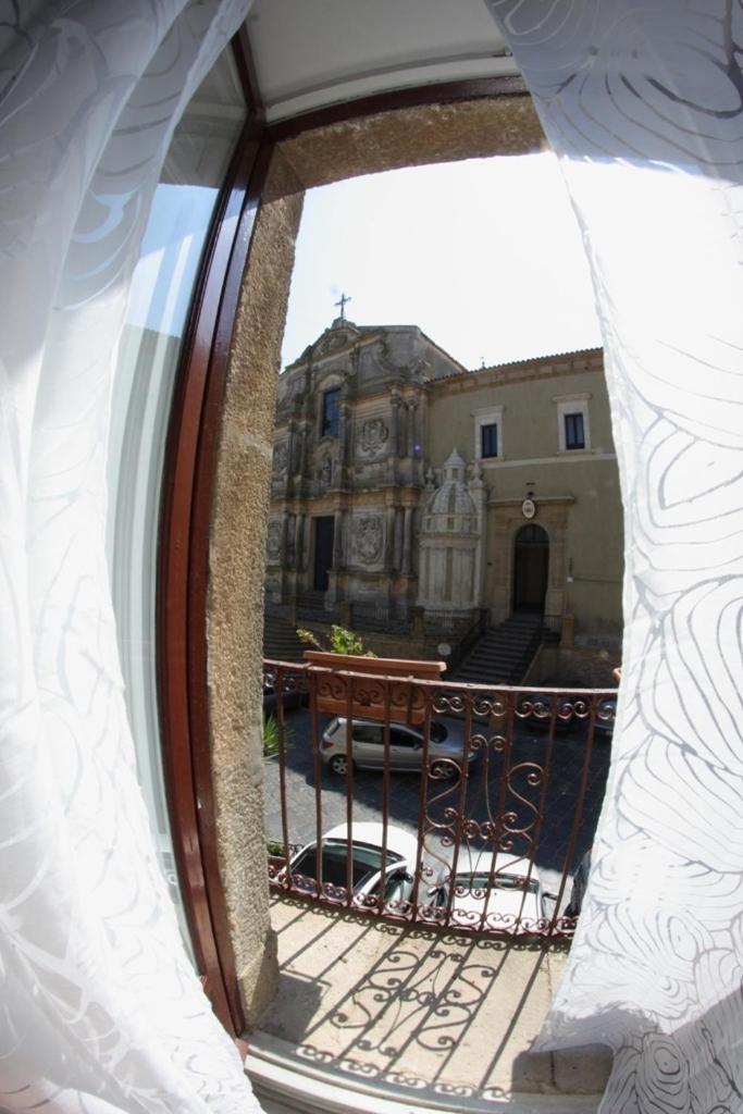 Gualtiero Camere&Suite Caltagirone Habitación foto